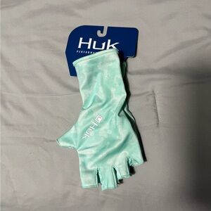 Huk fishing gloves